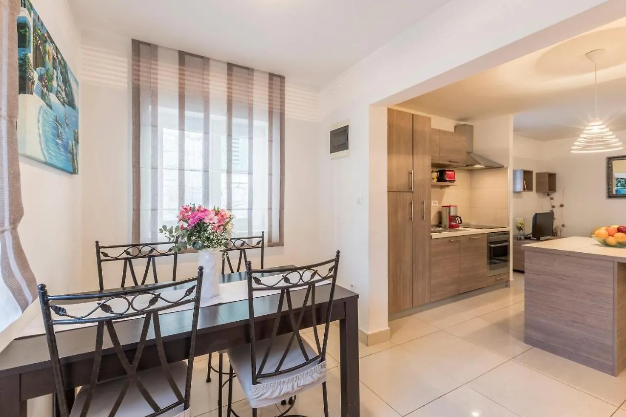 Varos Apartment Split