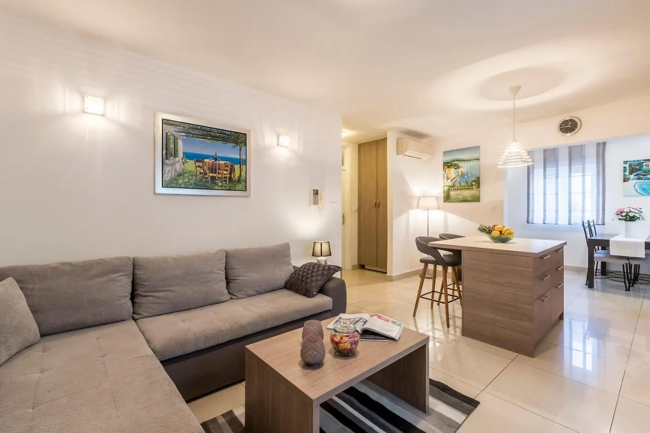 Varos Apartment Split
